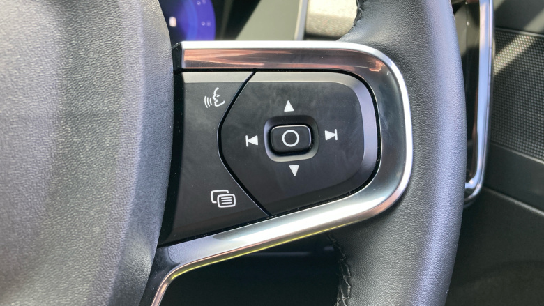 Volvo XC40 2.0 B4P Plus Dark 5dr Auto Petrol Estate